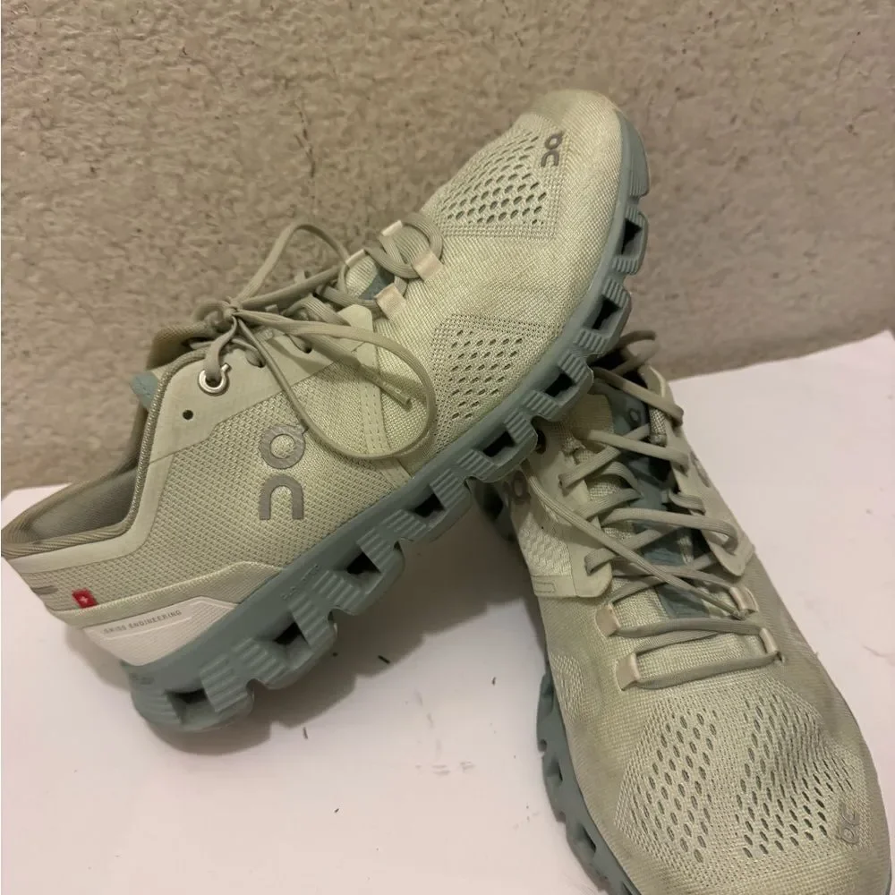 On Running Light Beige and Gray Sneakers 9/40.5
